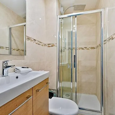 Melanie House Apartment *