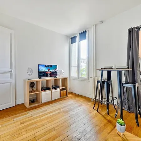 Melanie House * Saint-Ouen (Seine-Saint-Denis)